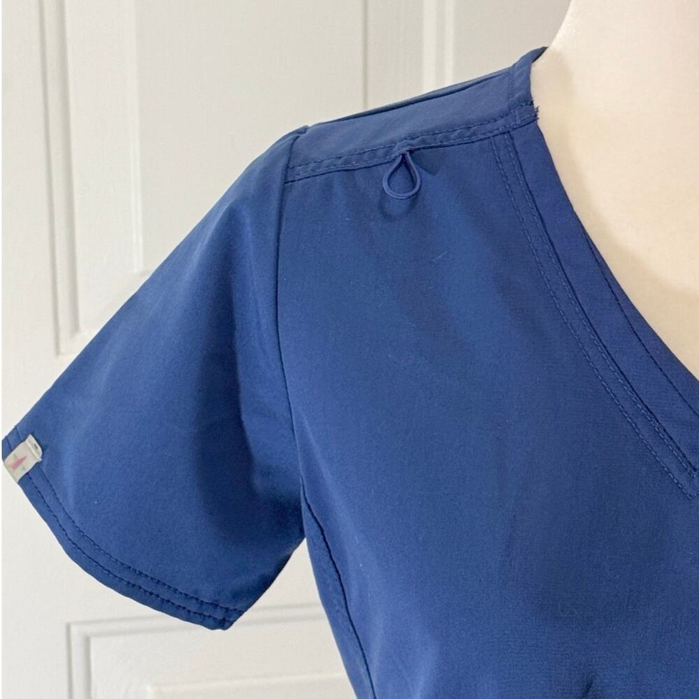 Scrubstar Ultimate XS women’s blue scrub top, three pockets badge loop - Picture 5 of 9